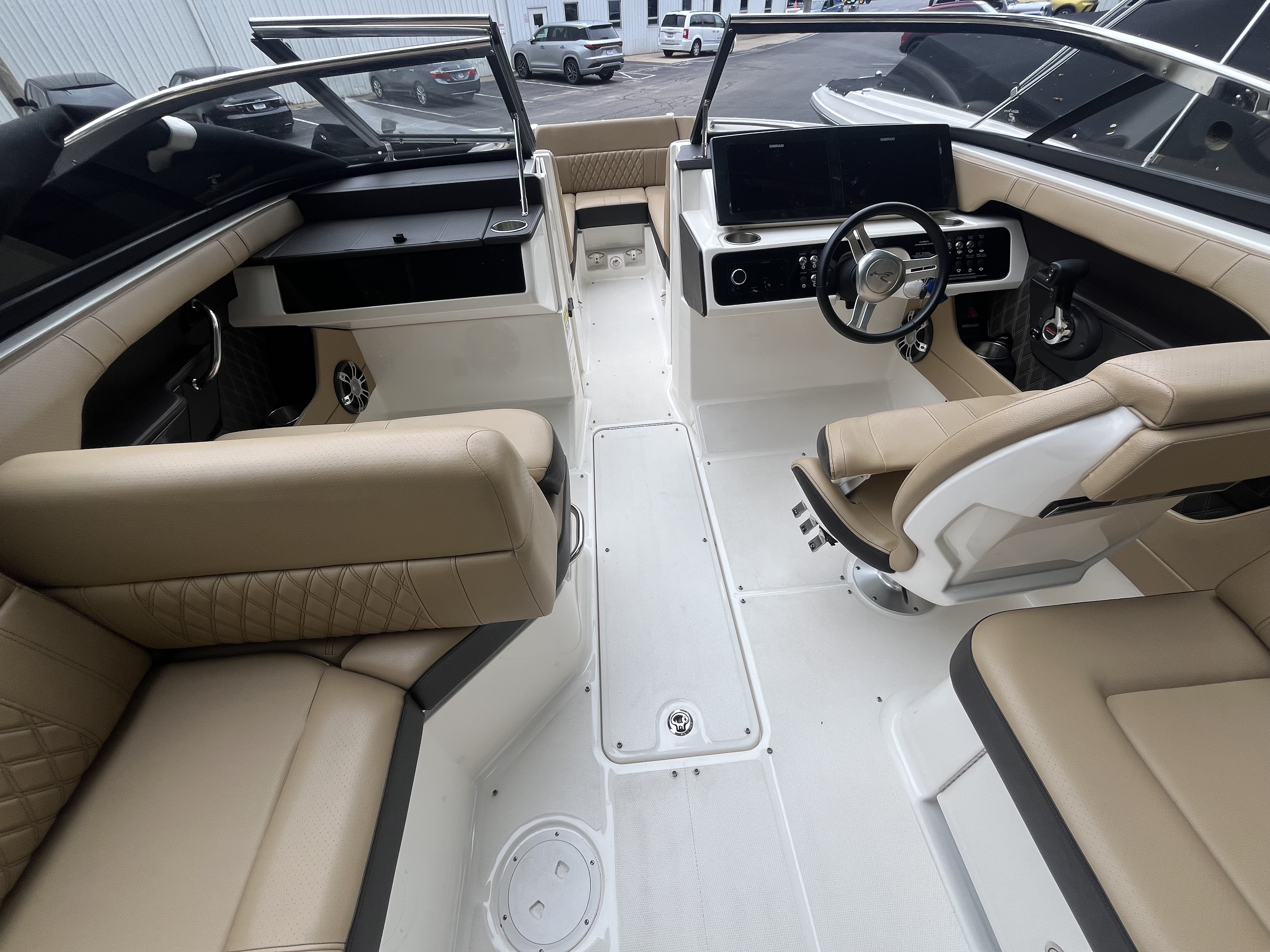 2019 Sea Ray SLX 230 Bowrider