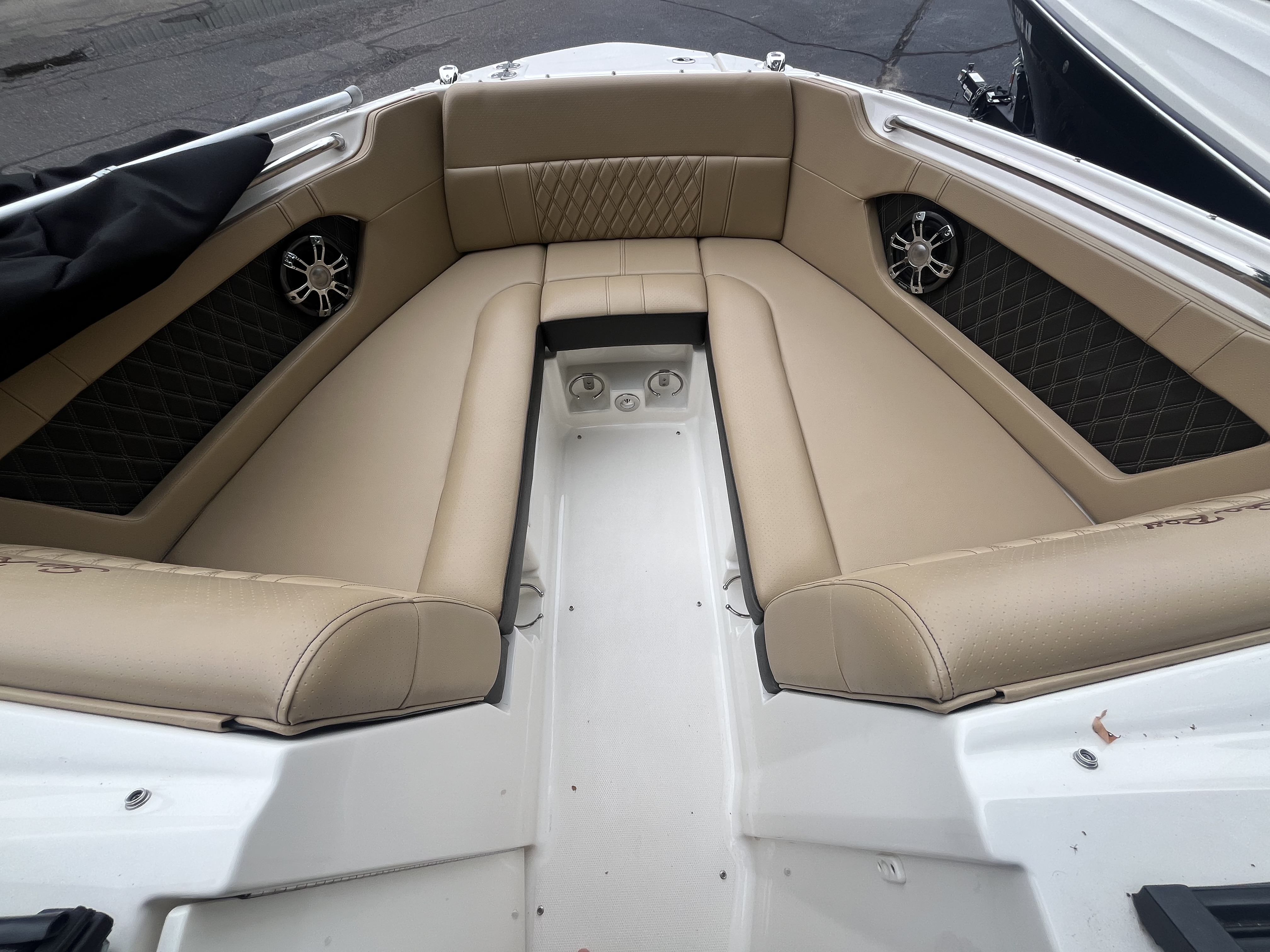 2019 Sea Ray SLX 230 Bowrider