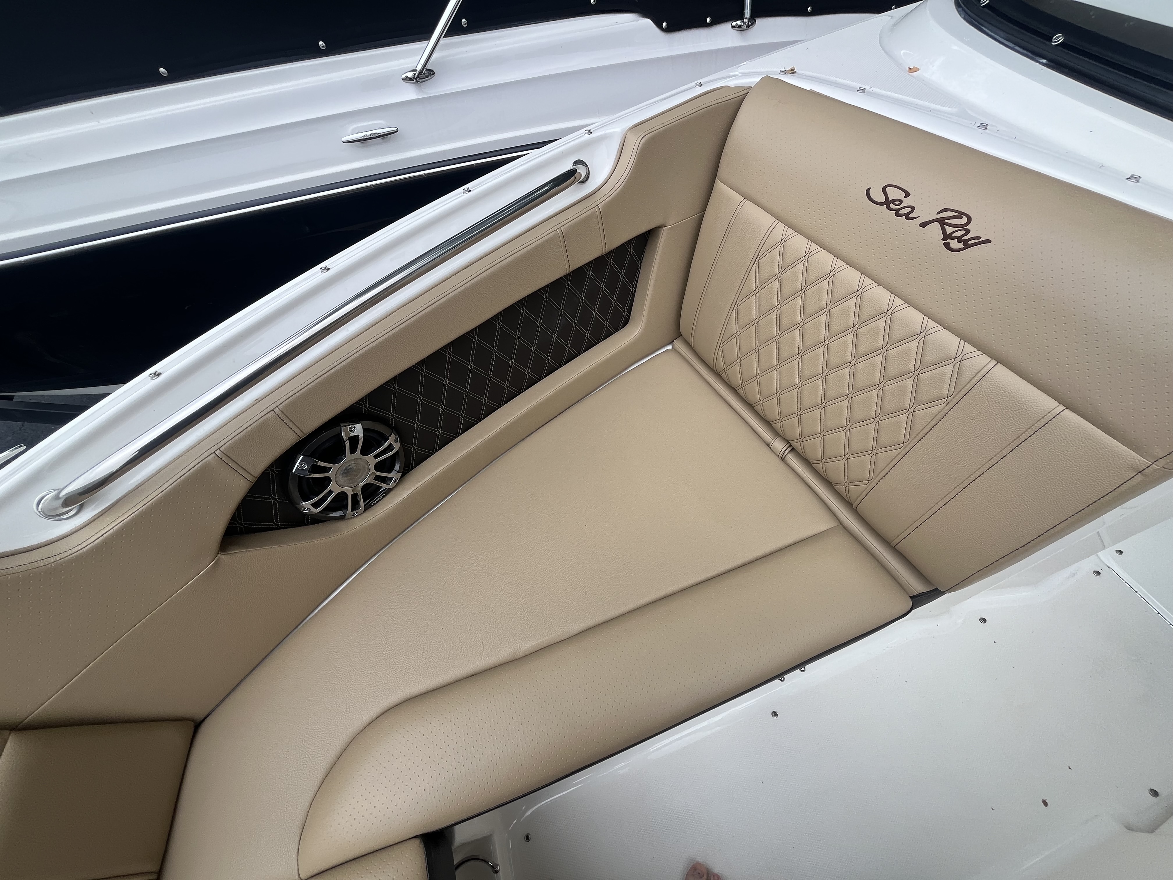 2019 Sea Ray SLX 230 Bowrider