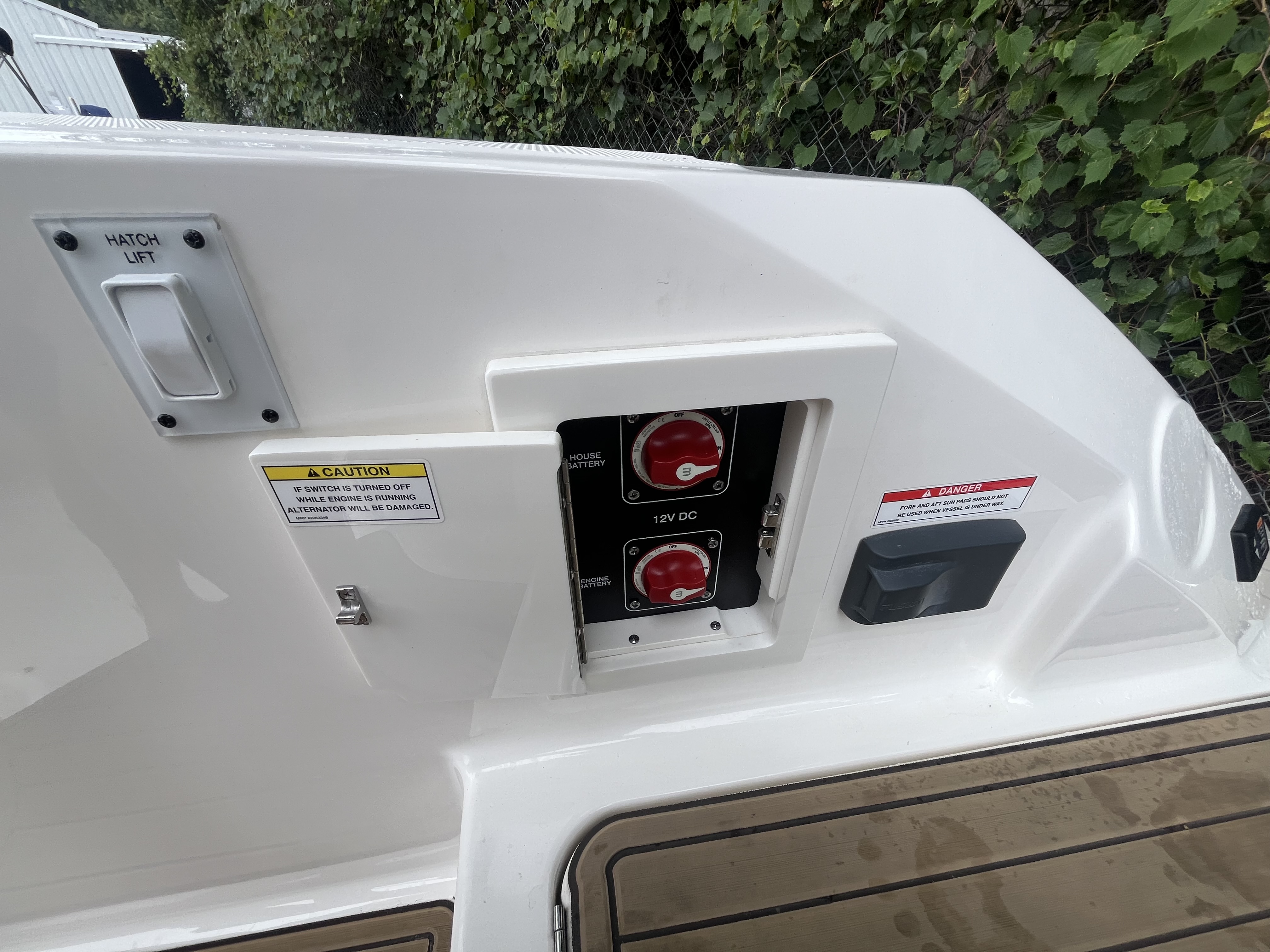 2019 Sea Ray SLX 230 Bowrider