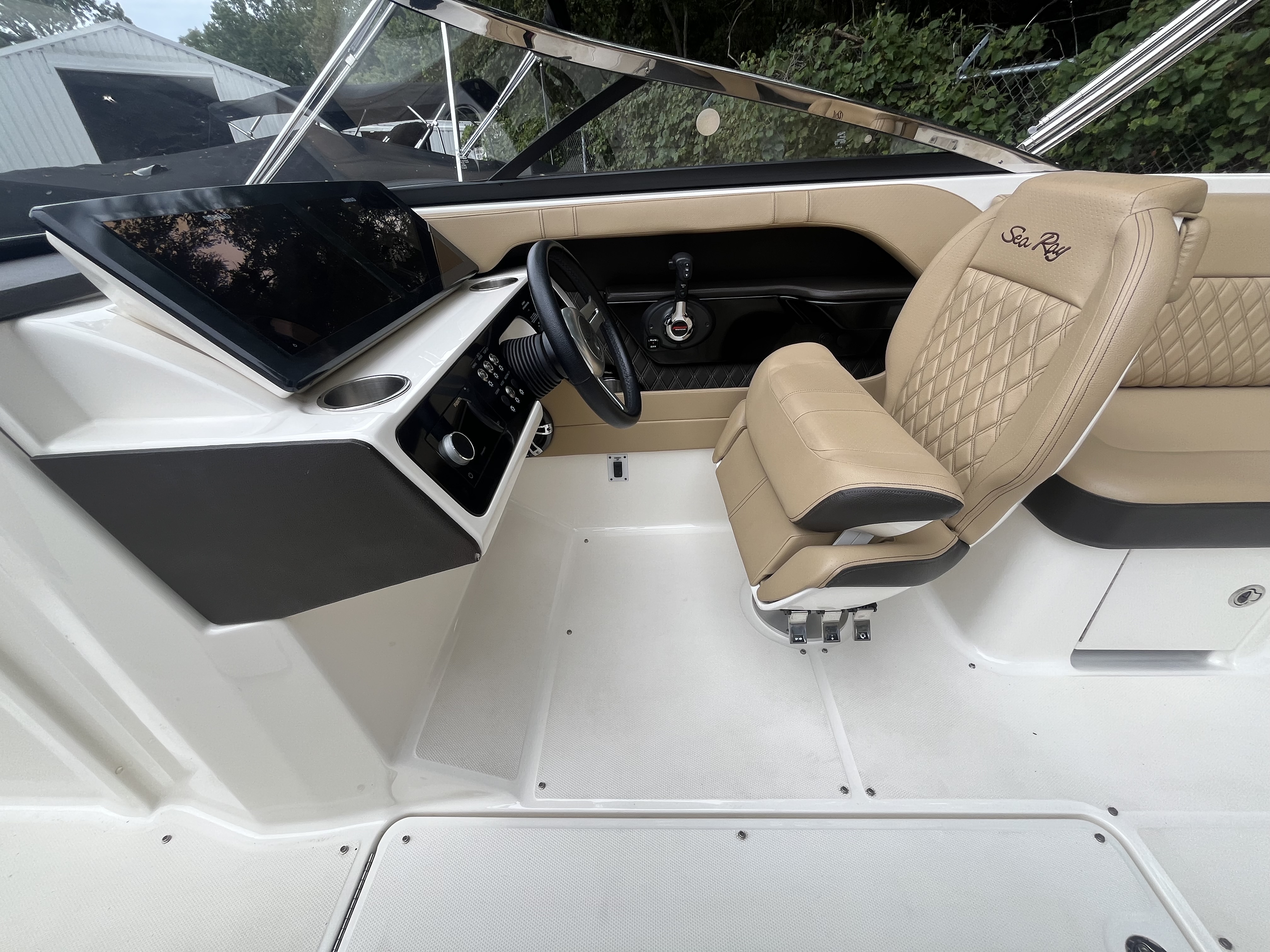 2019 Sea Ray SLX 230 Bowrider