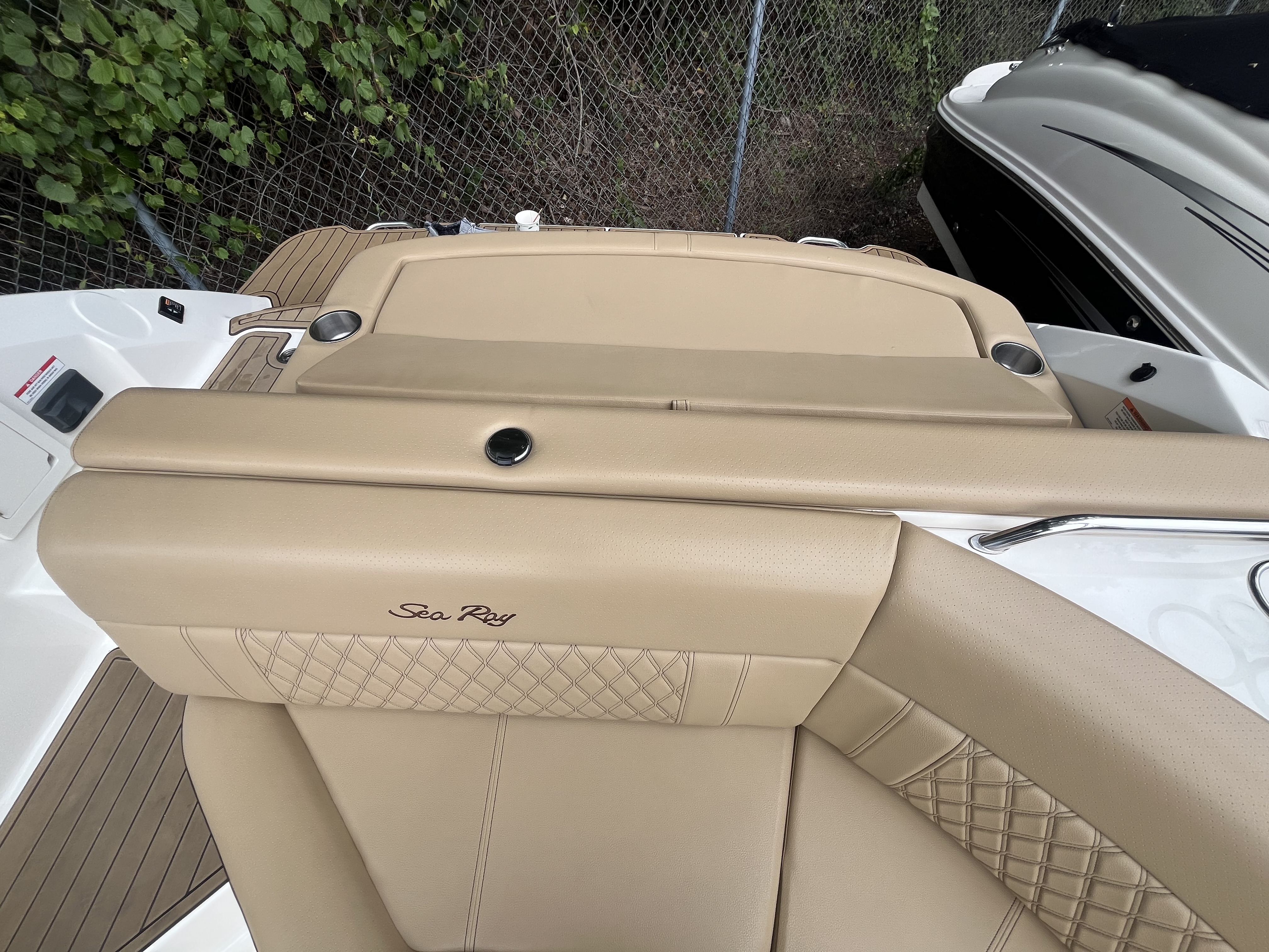 2019 Sea Ray SLX 230 Bowrider