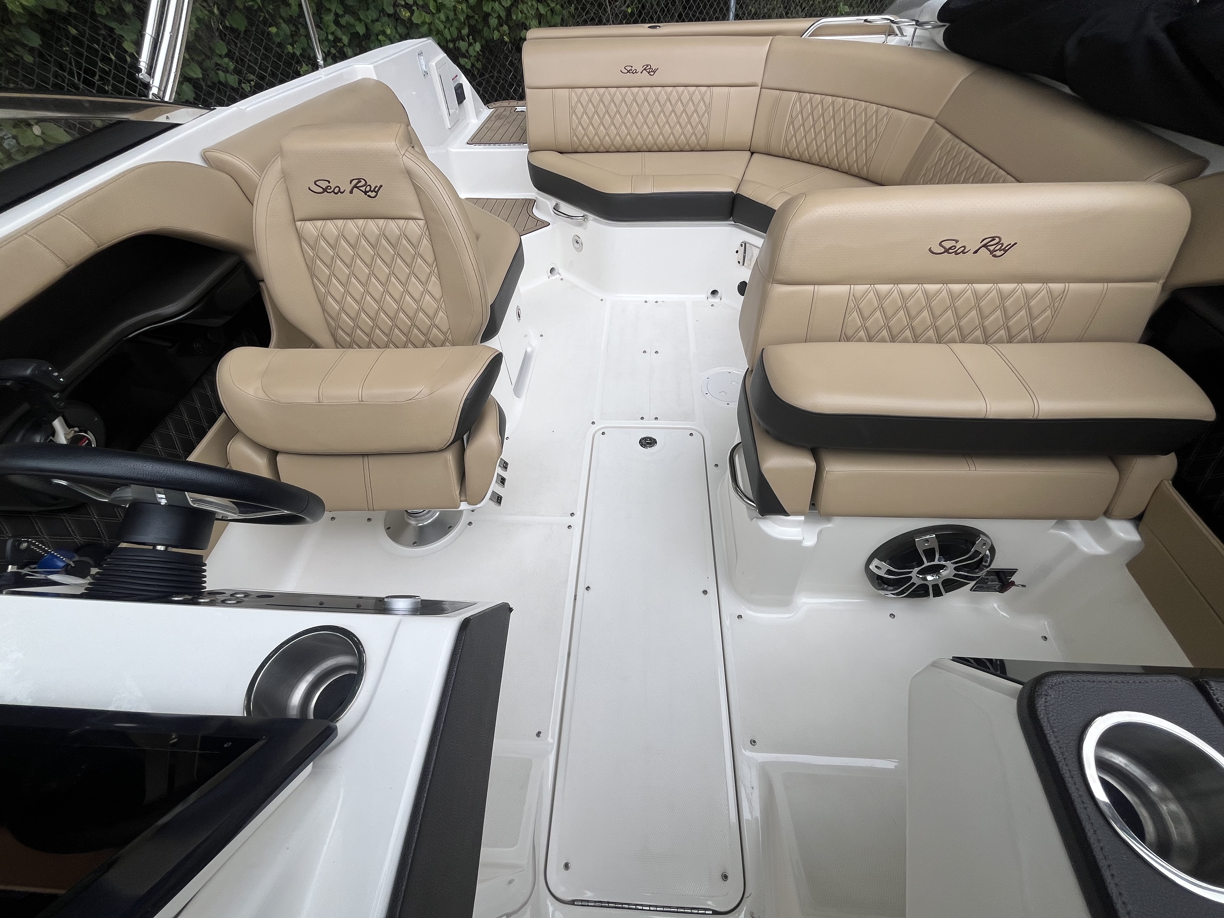 2019 Sea Ray SLX 230 Bowrider