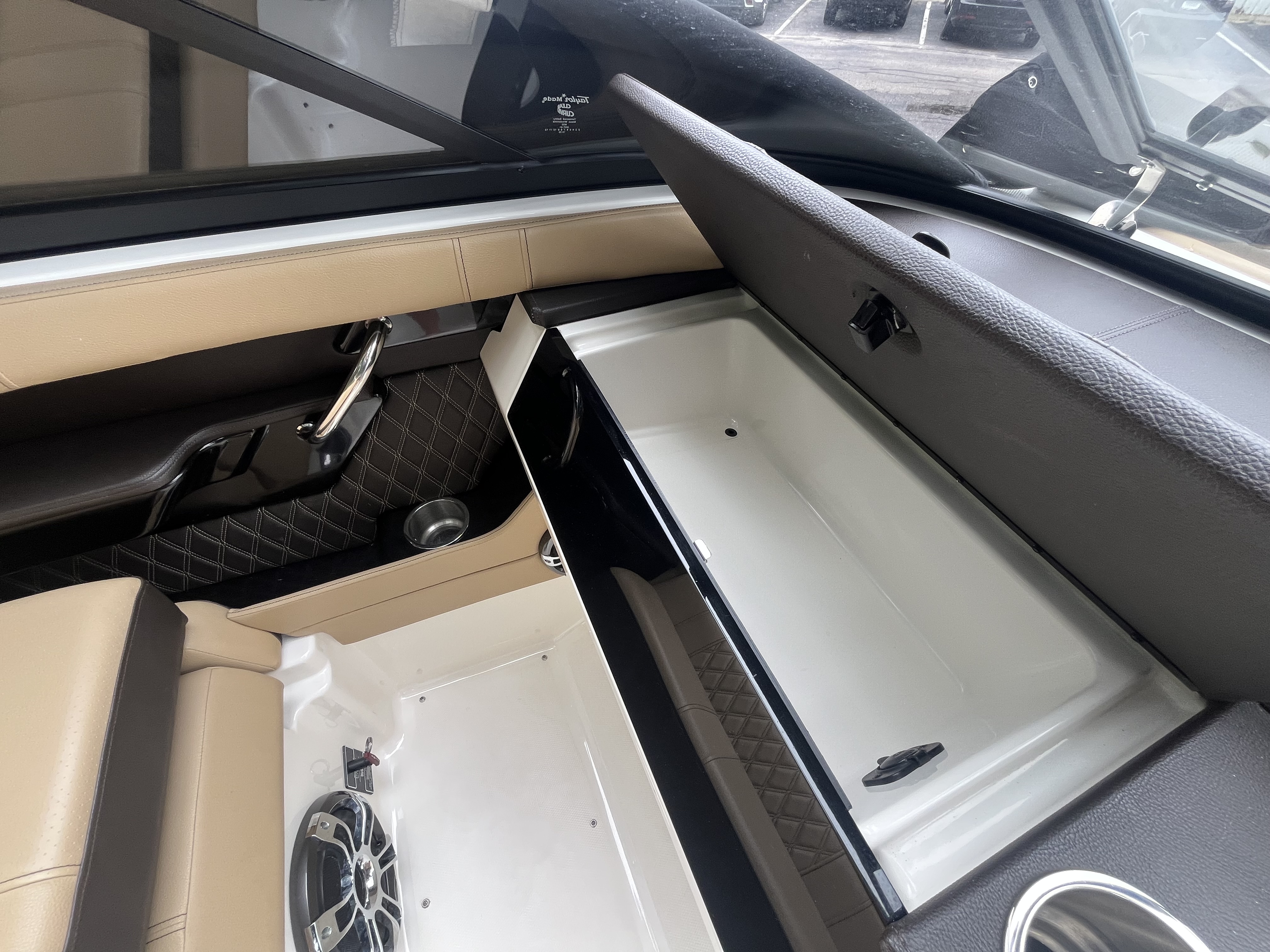2019 Sea Ray SLX 230 Bowrider