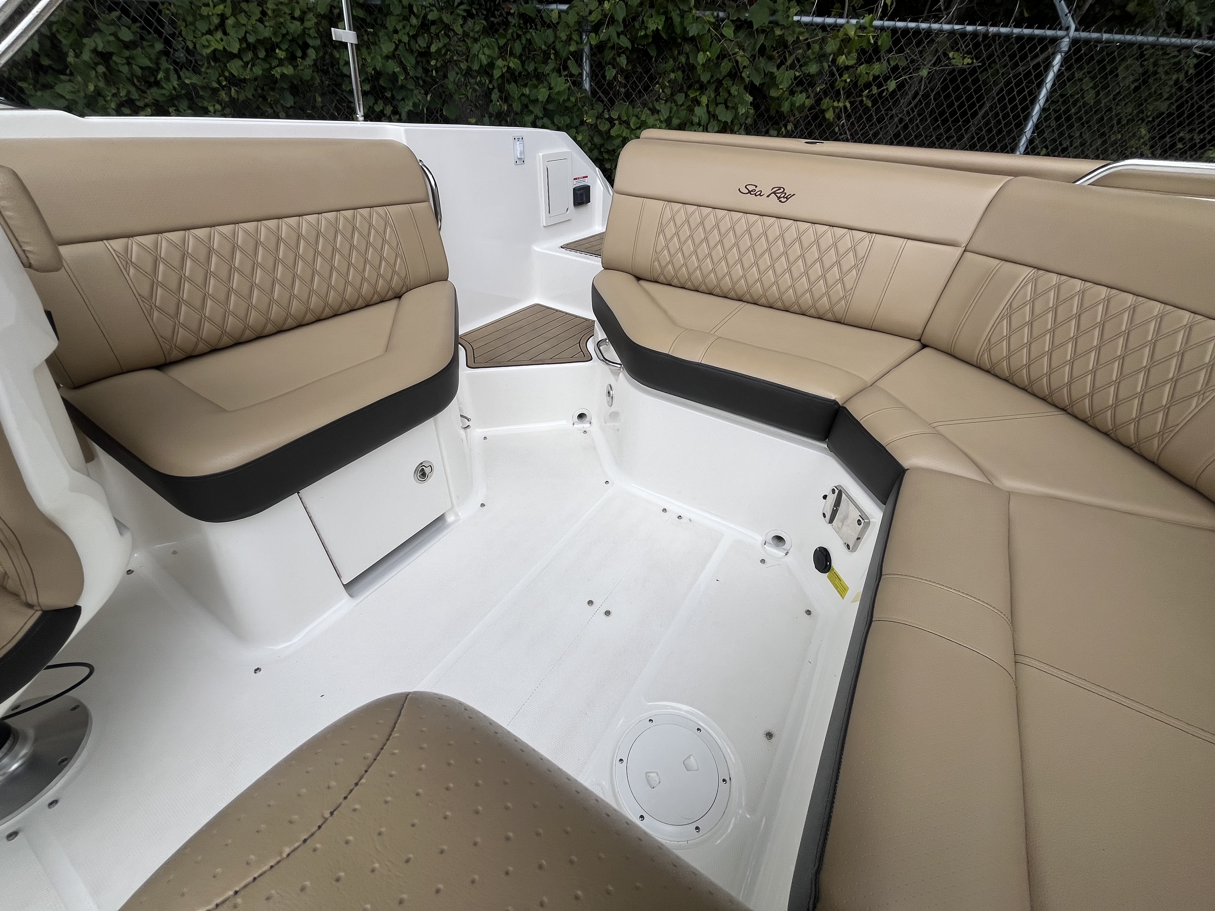 2019 Sea Ray SLX 230 Bowrider