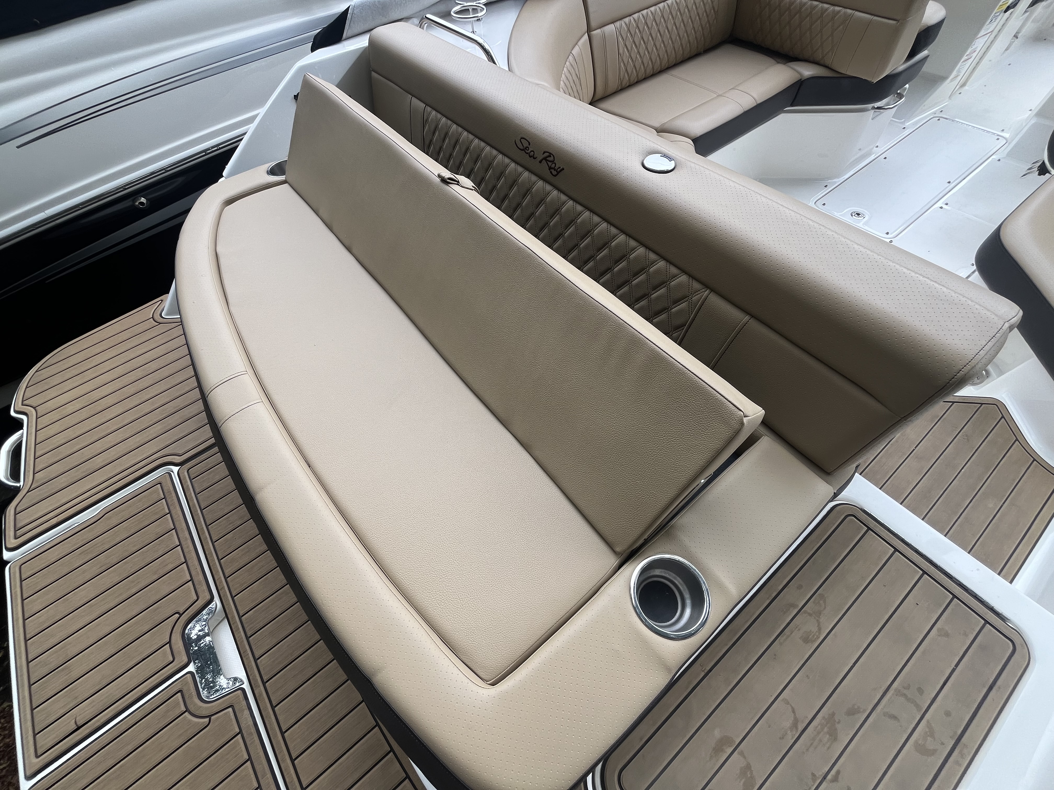 2019 Sea Ray SLX 230 Bowrider