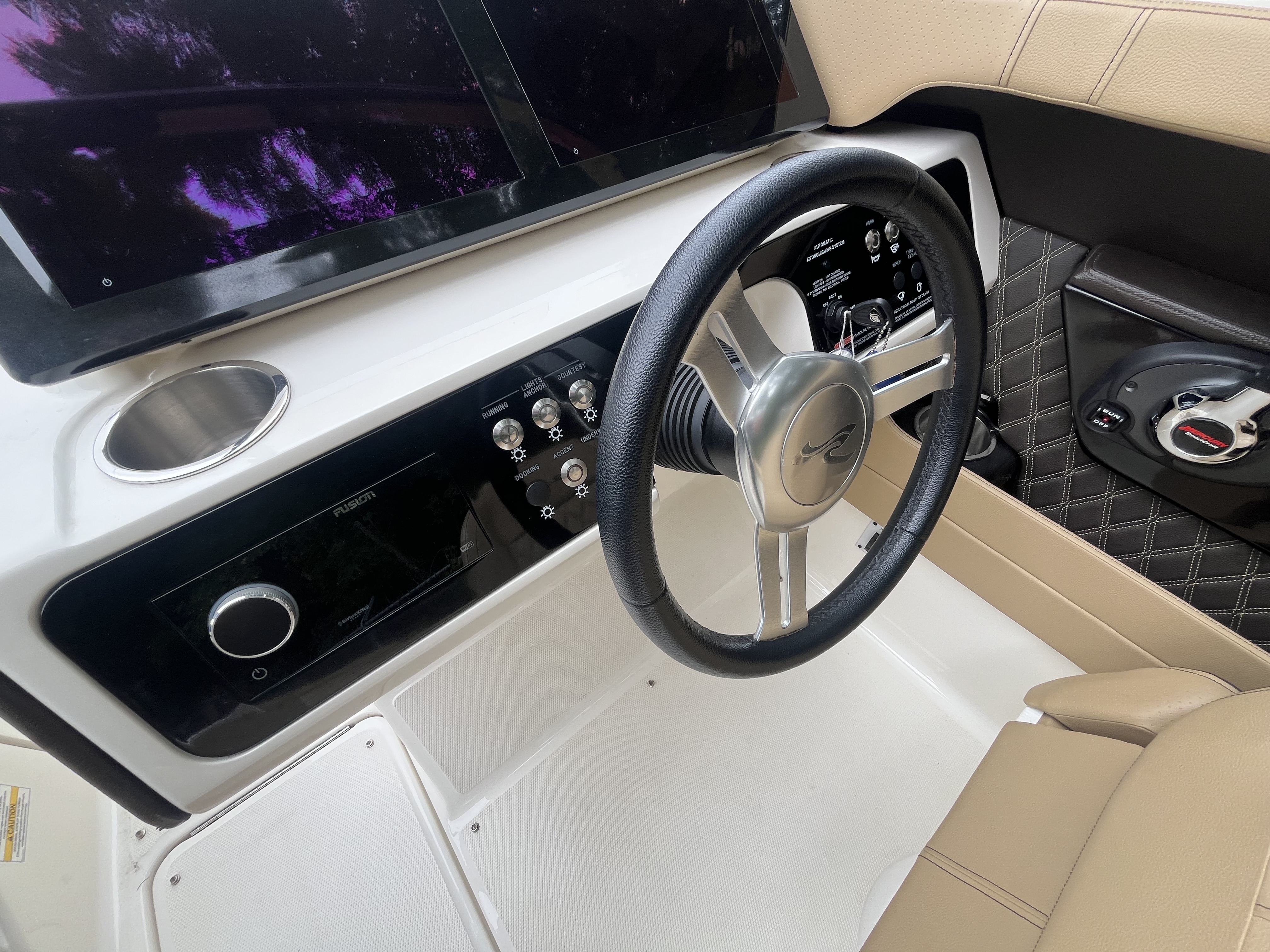 2019 Sea Ray SLX 230 Bowrider