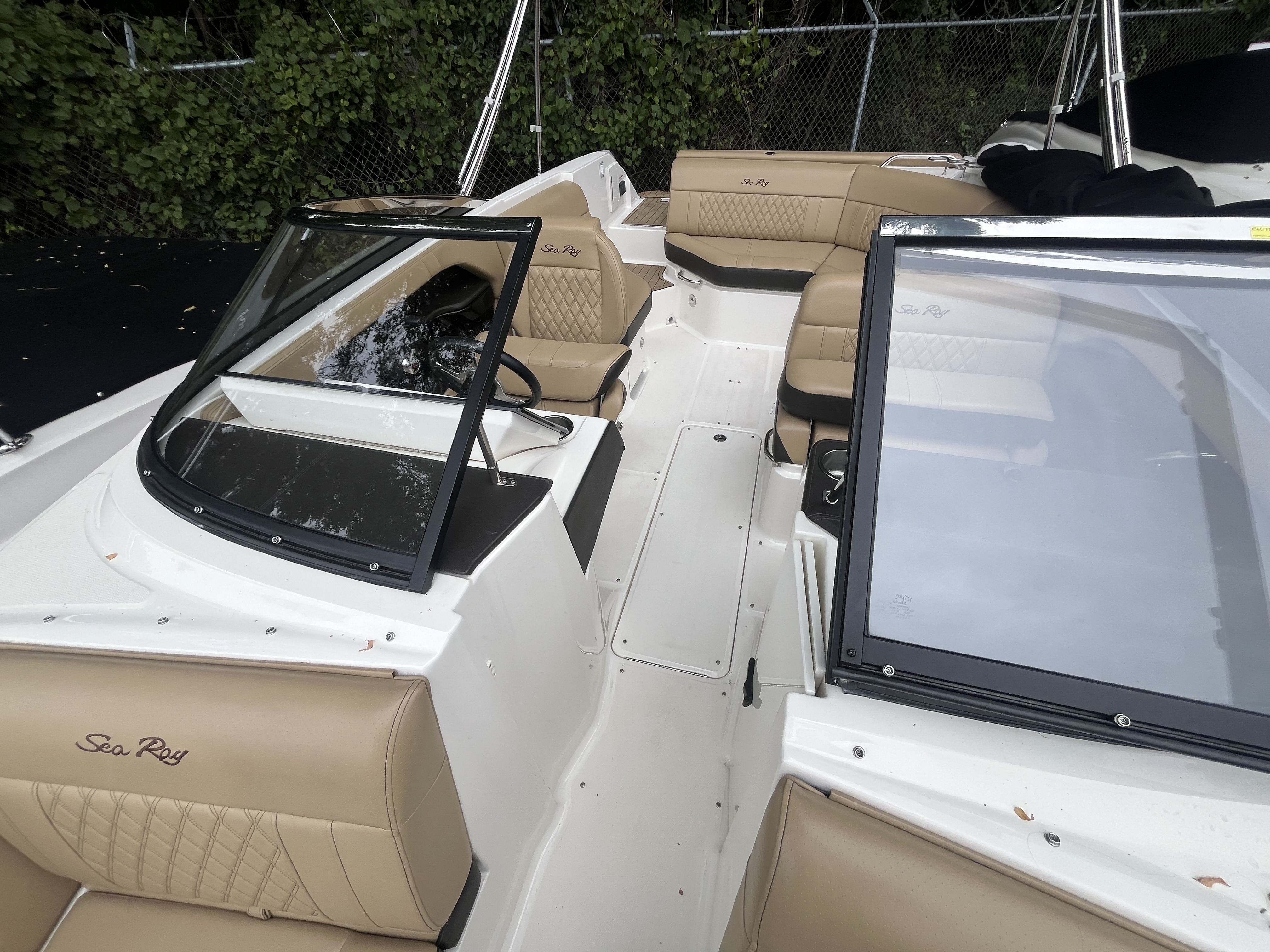 2019 Sea Ray SLX 230 Bowrider