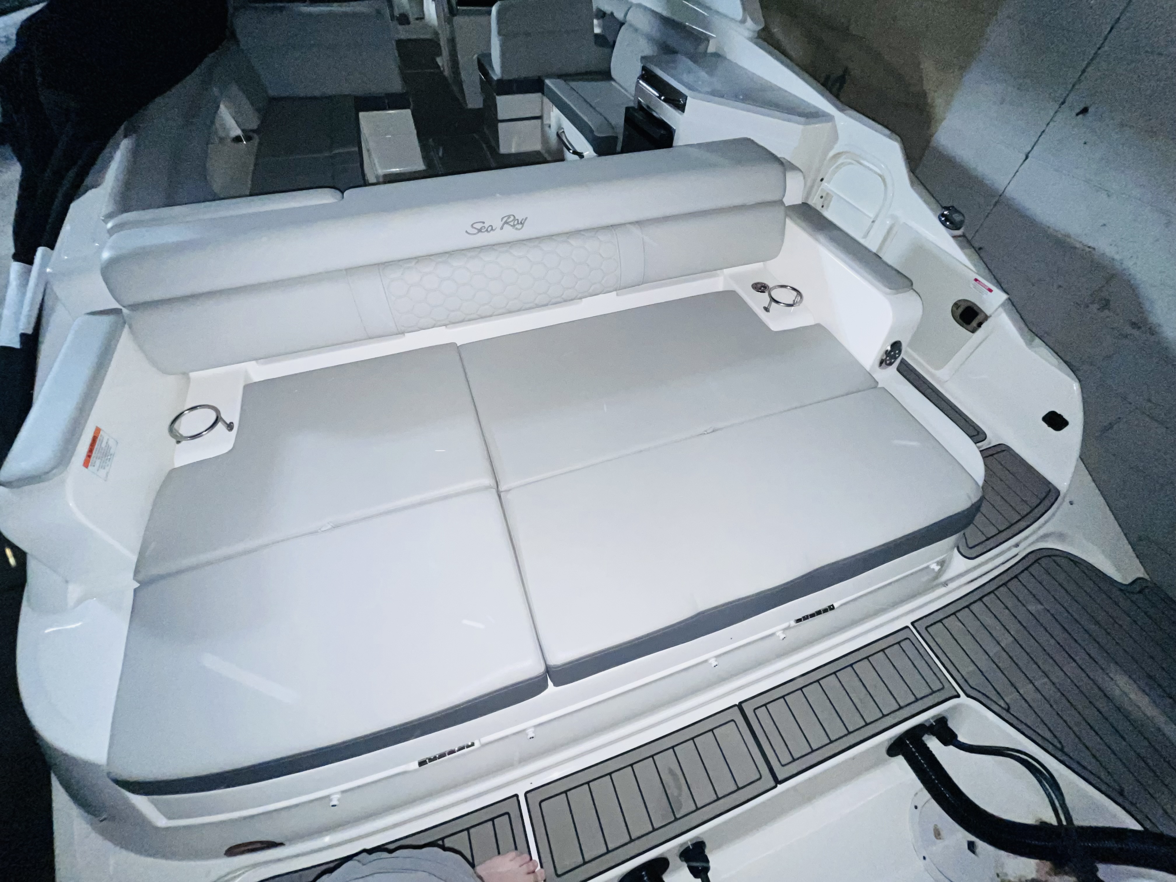 2025 Sea Ray SDX 290 Outboard Deck Boat