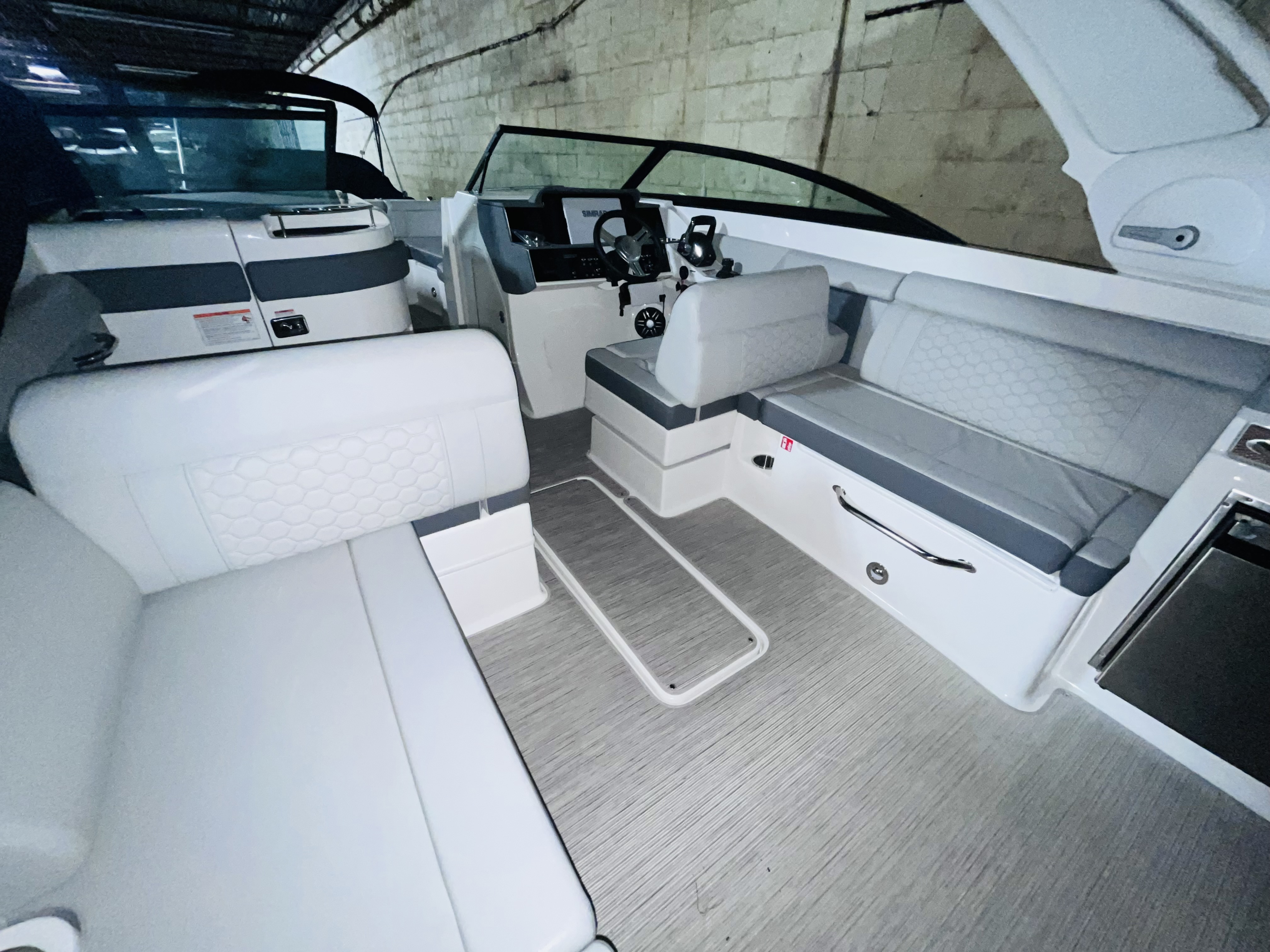 2025 Sea Ray SDX 290 Outboard Deck Boat