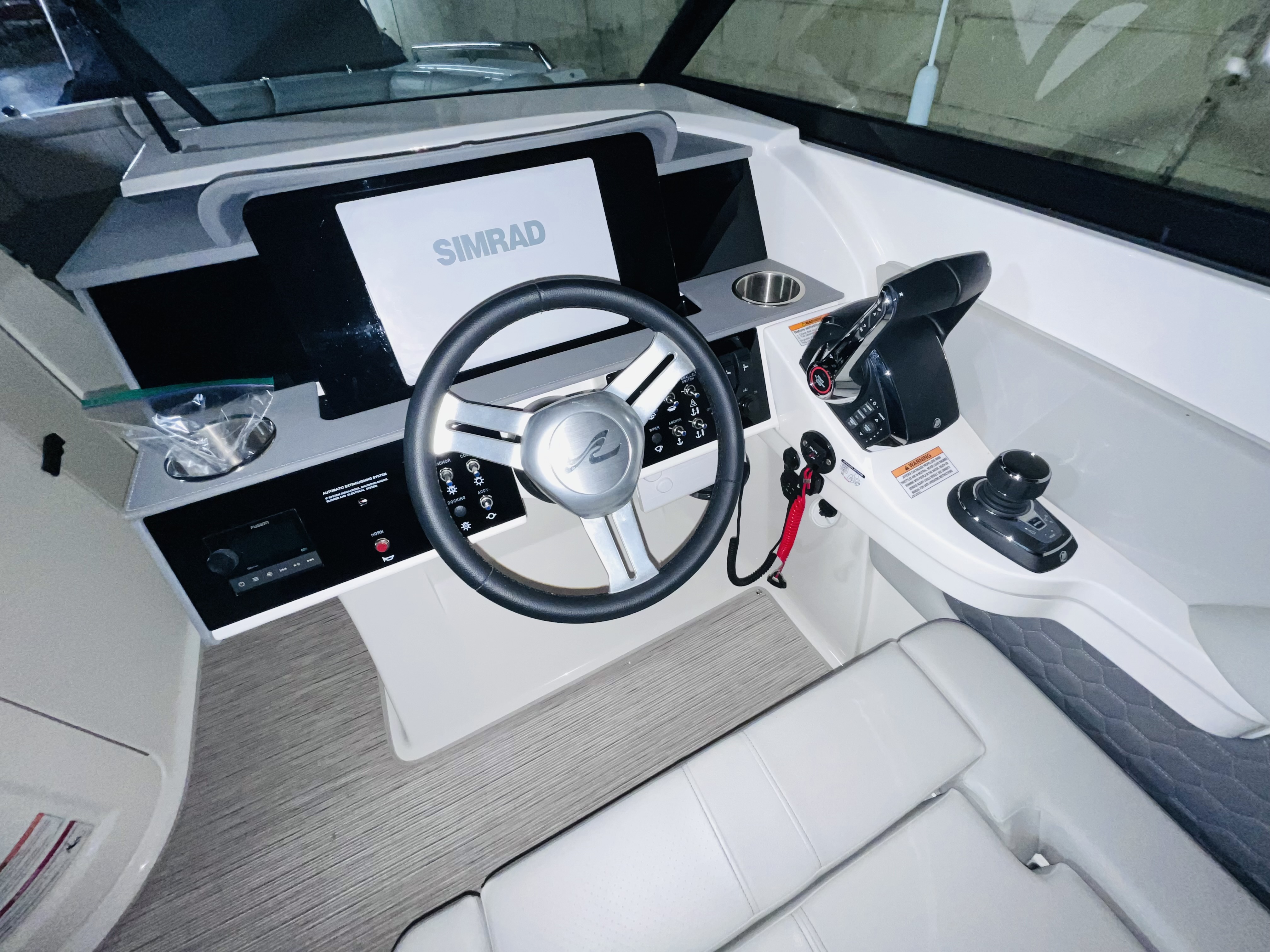 2025 Sea Ray SDX 290 Outboard Deck Boat