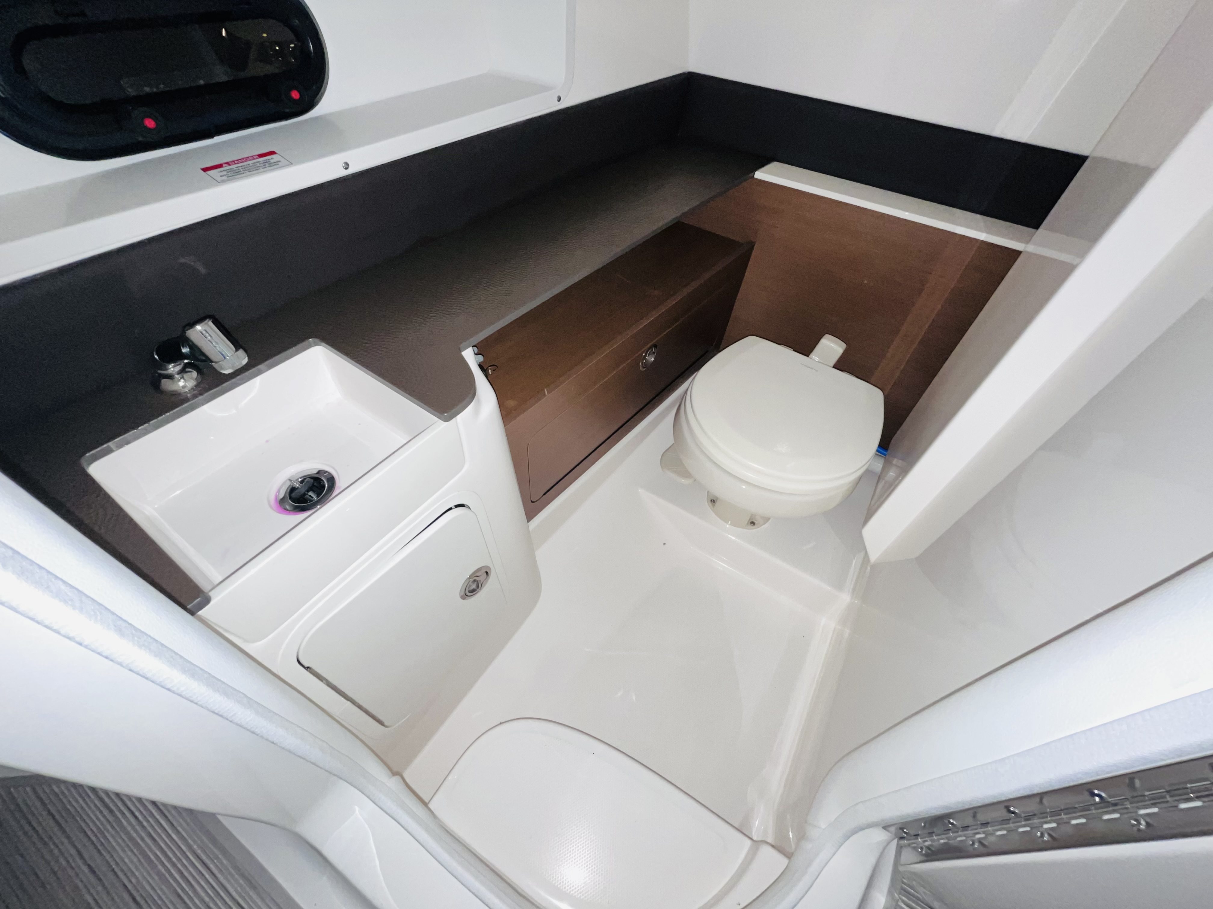 2025 Sea Ray SDX 290 Outboard Deck Boat