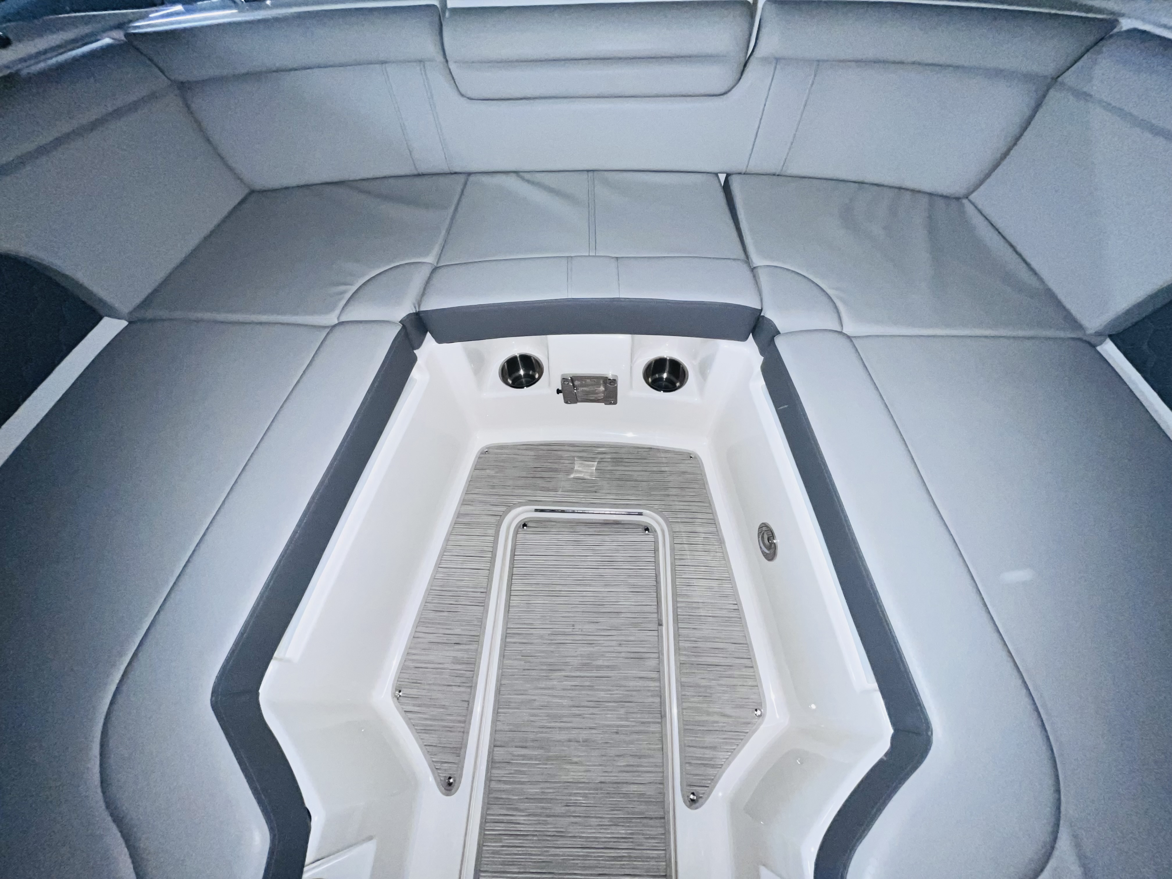 2025 Sea Ray SDX 290 Outboard Deck Boat