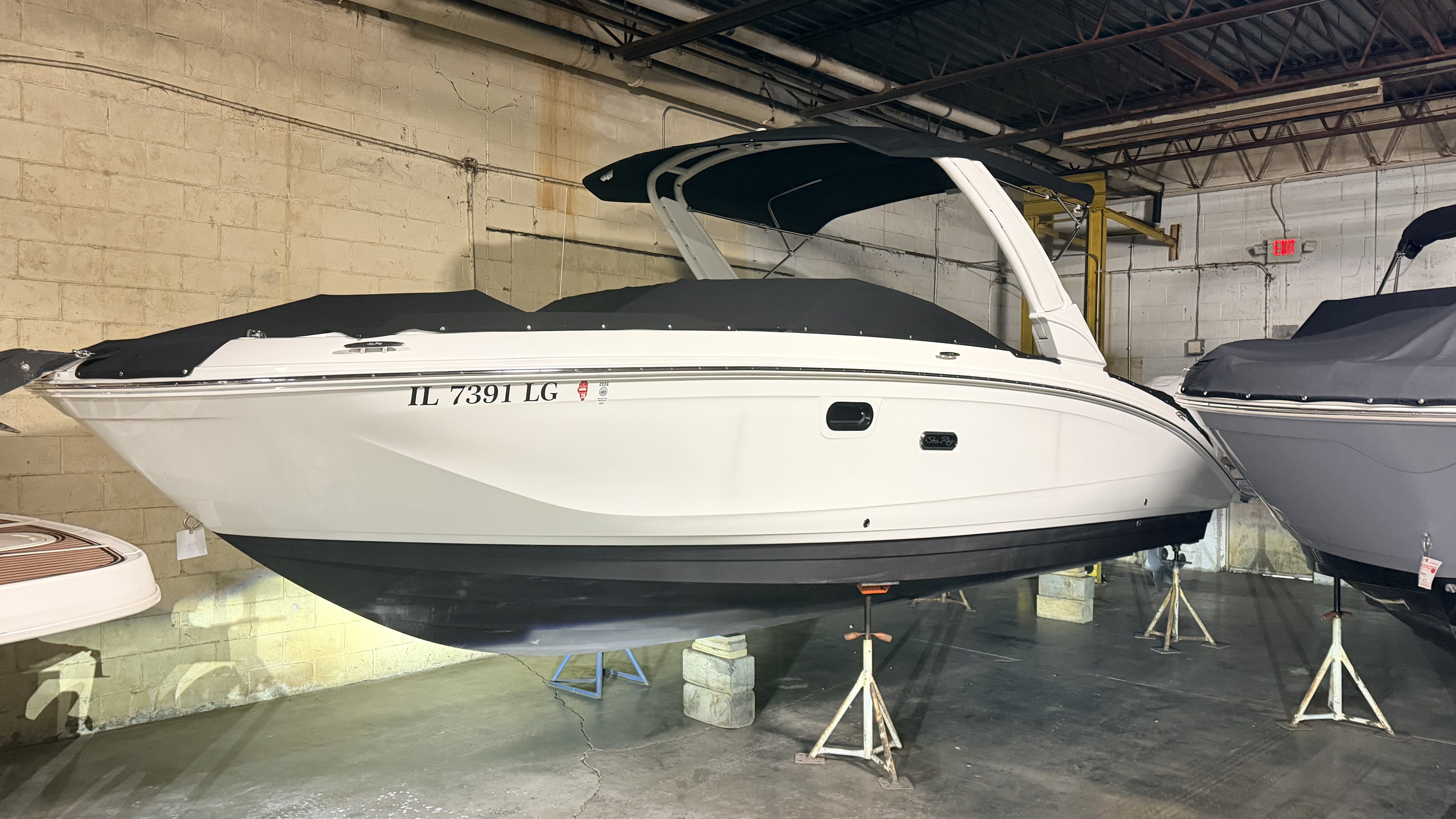 2025 Sea Ray SDX 290 Outboard Deck Boat