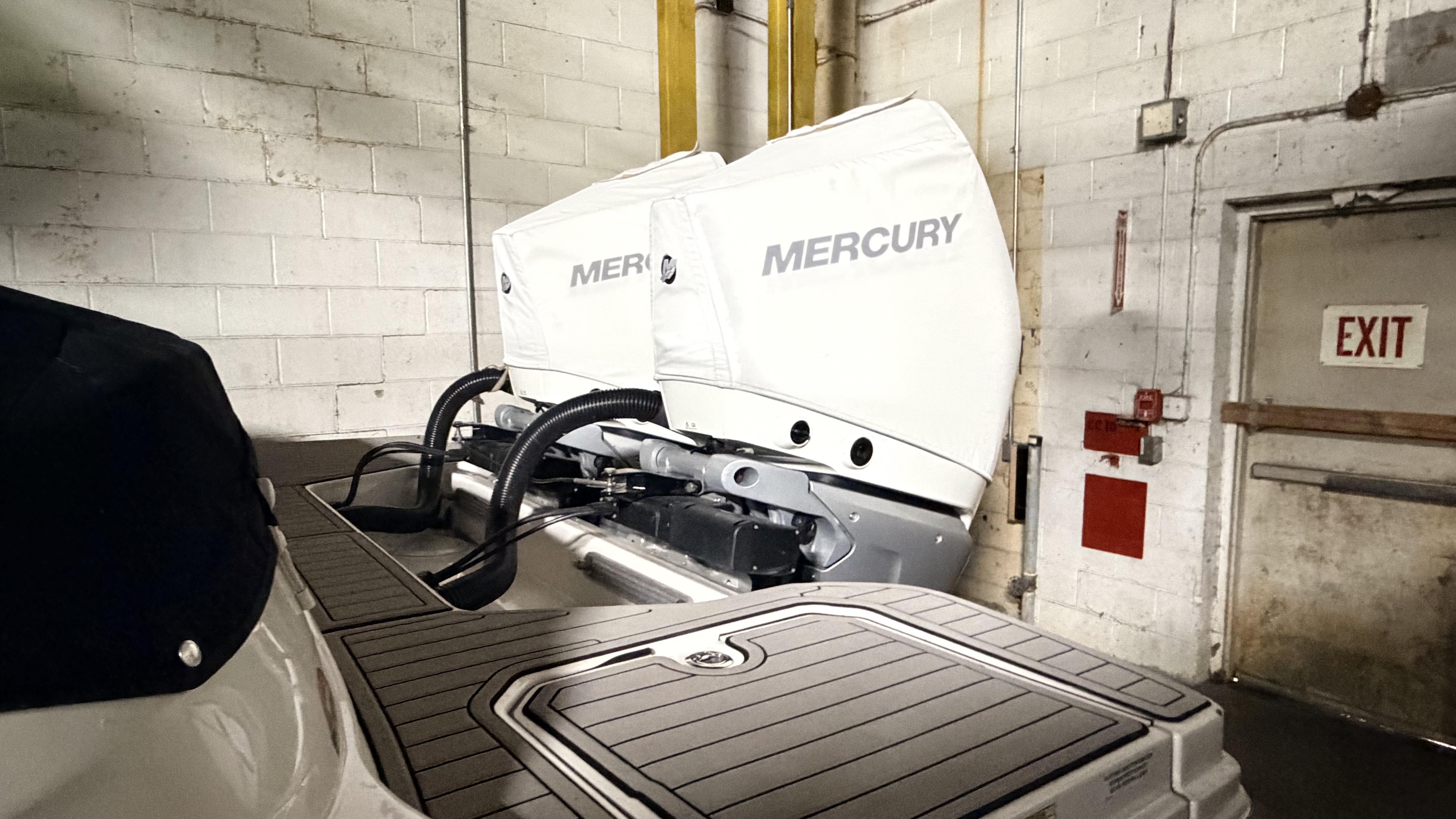 2025 Sea Ray SDX 290 Outboard Deck Boat
