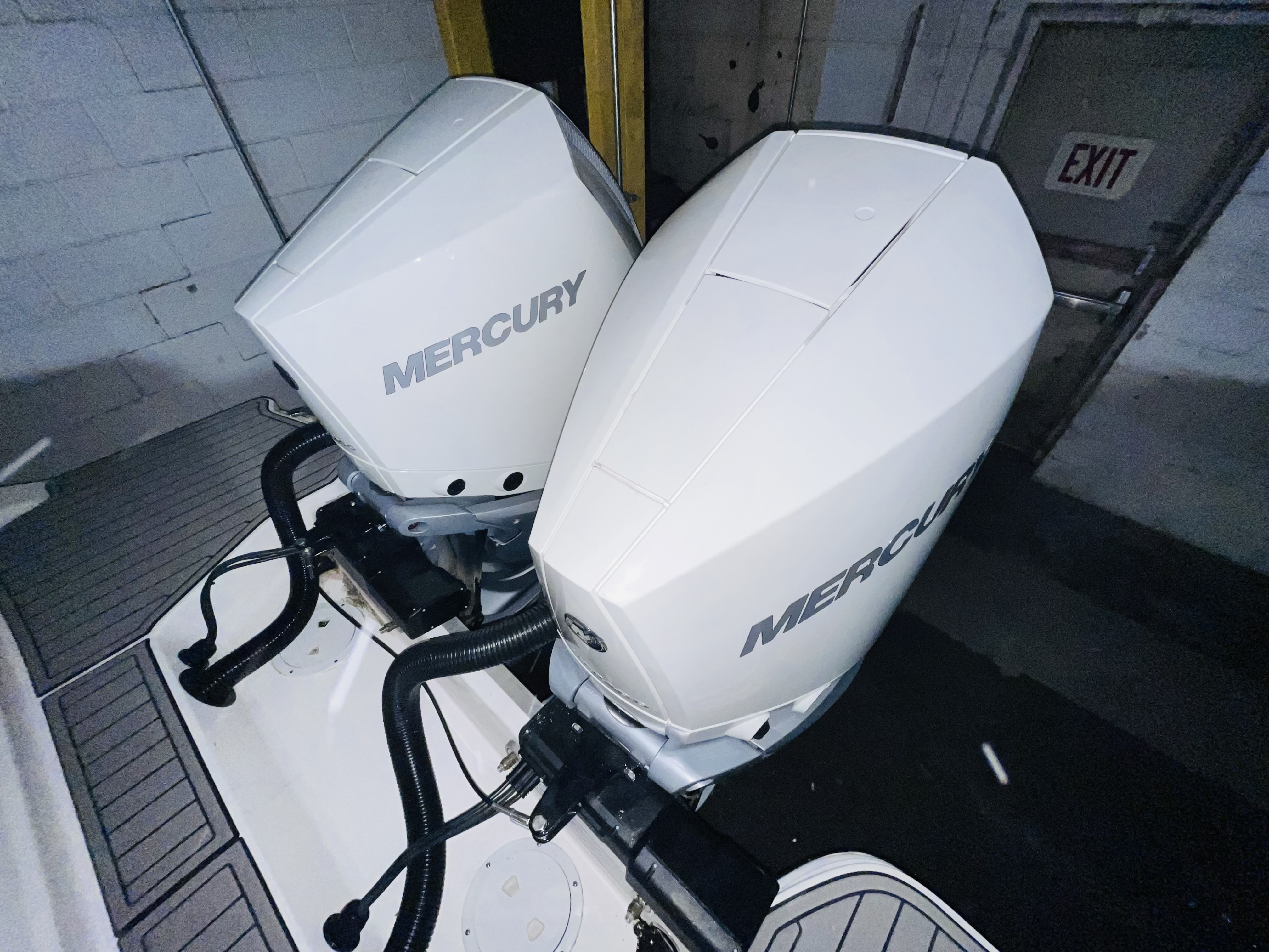 2025 Sea Ray SDX 290 Outboard Deck Boat