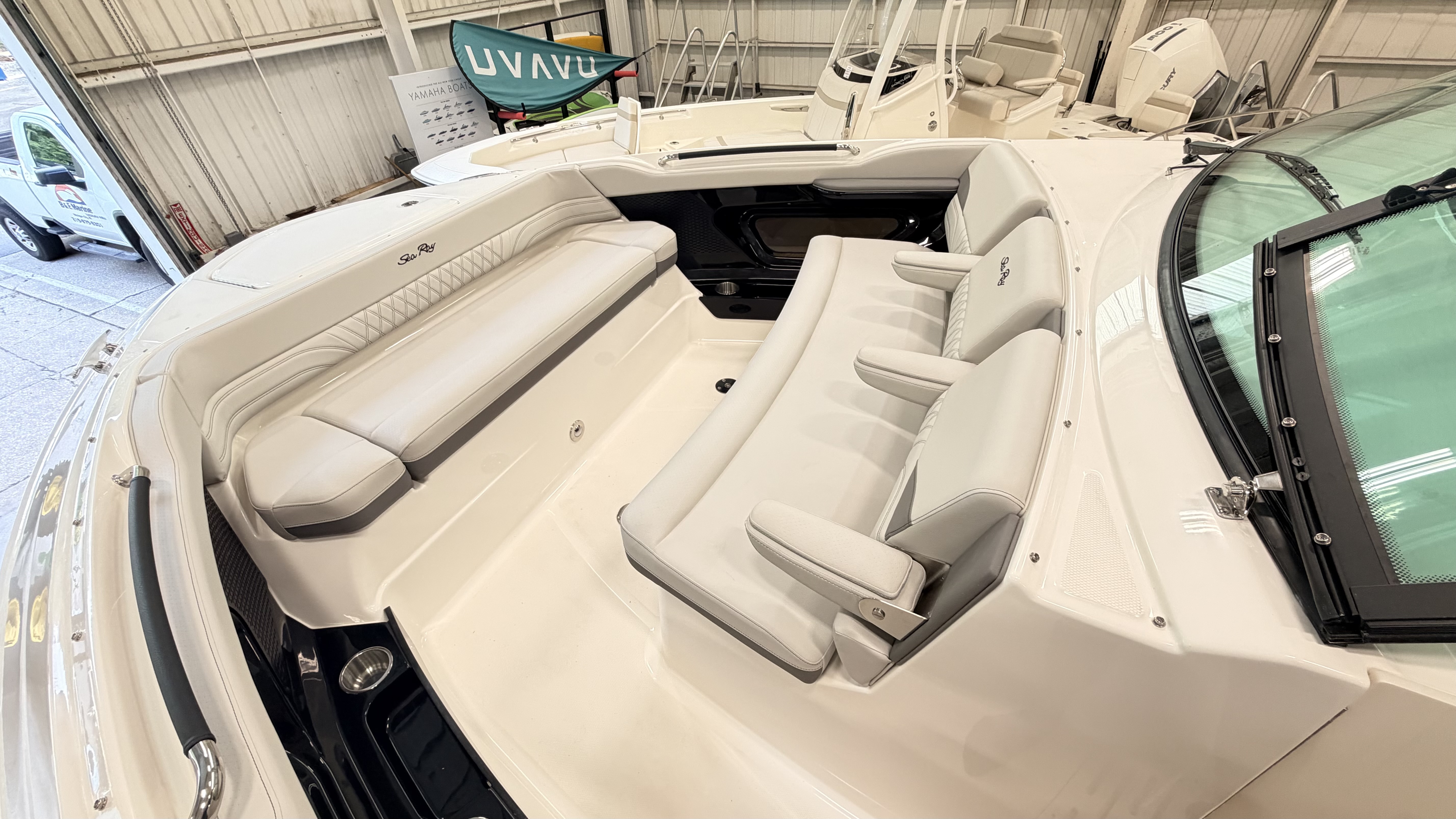 2027 Sea Ray SLX 360 Outboard Bowrider