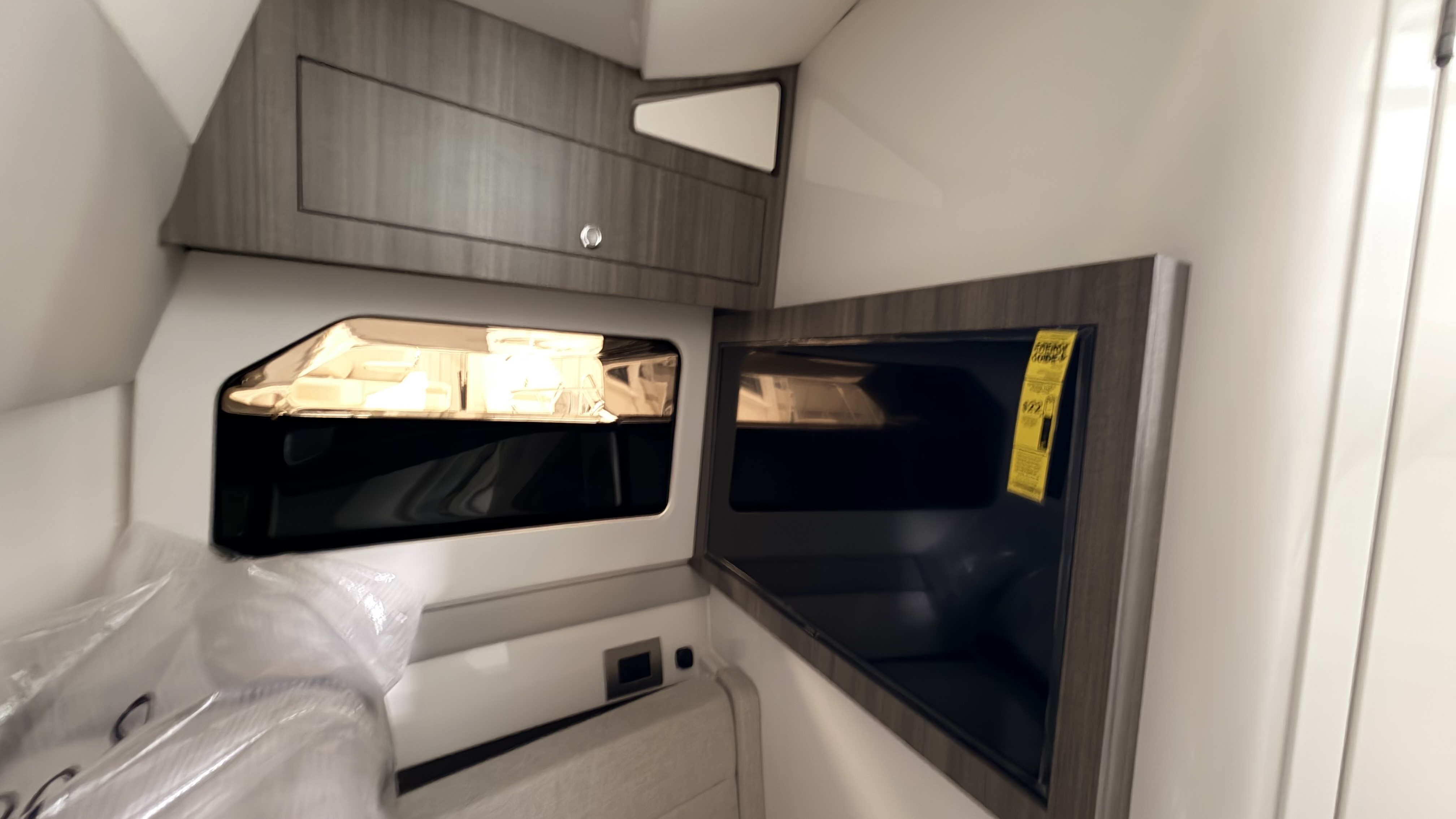 2027 Sea Ray SLX 360 Outboard Bowrider