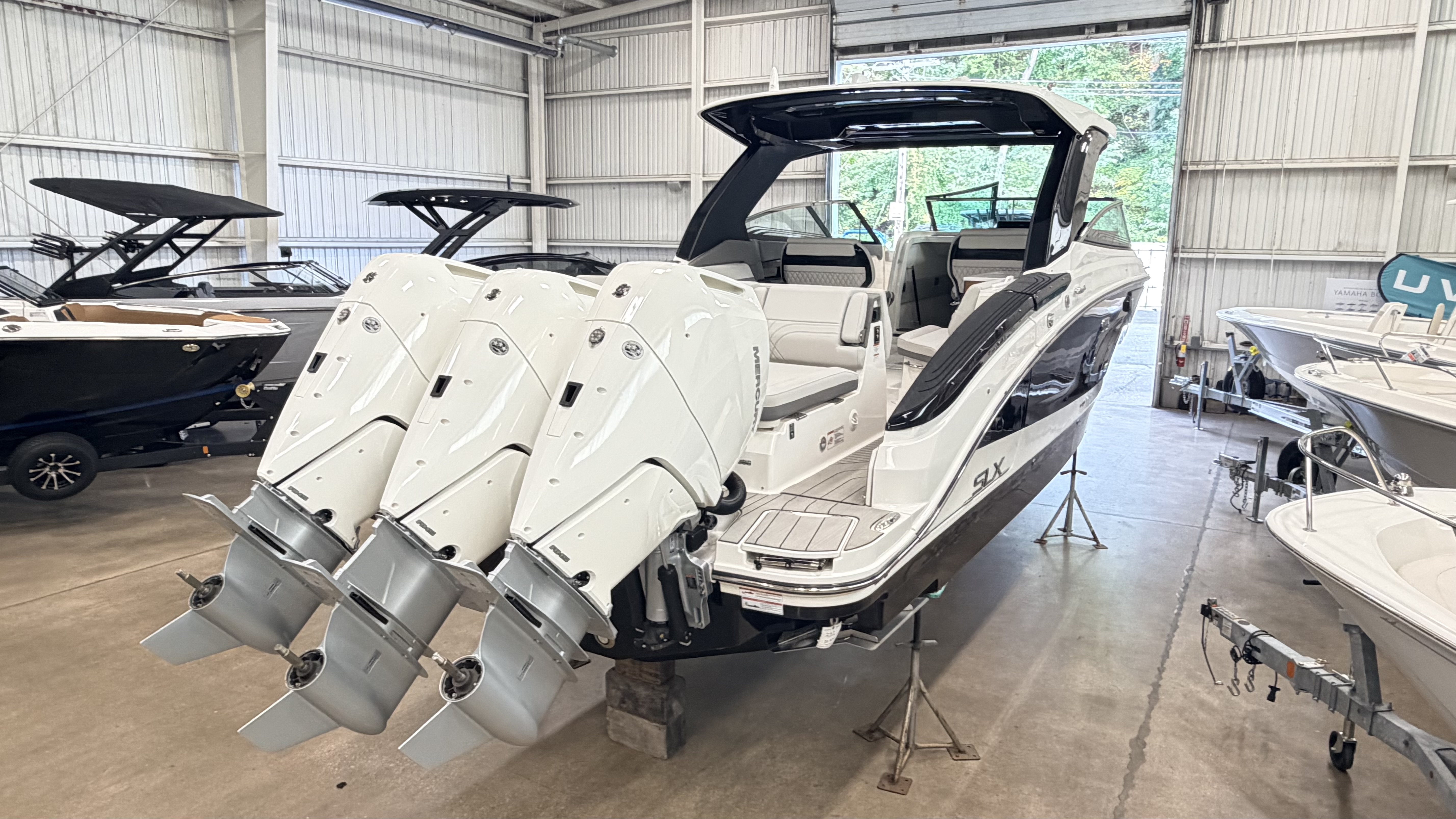 2027 Sea Ray SLX 360 Outboard Bowrider