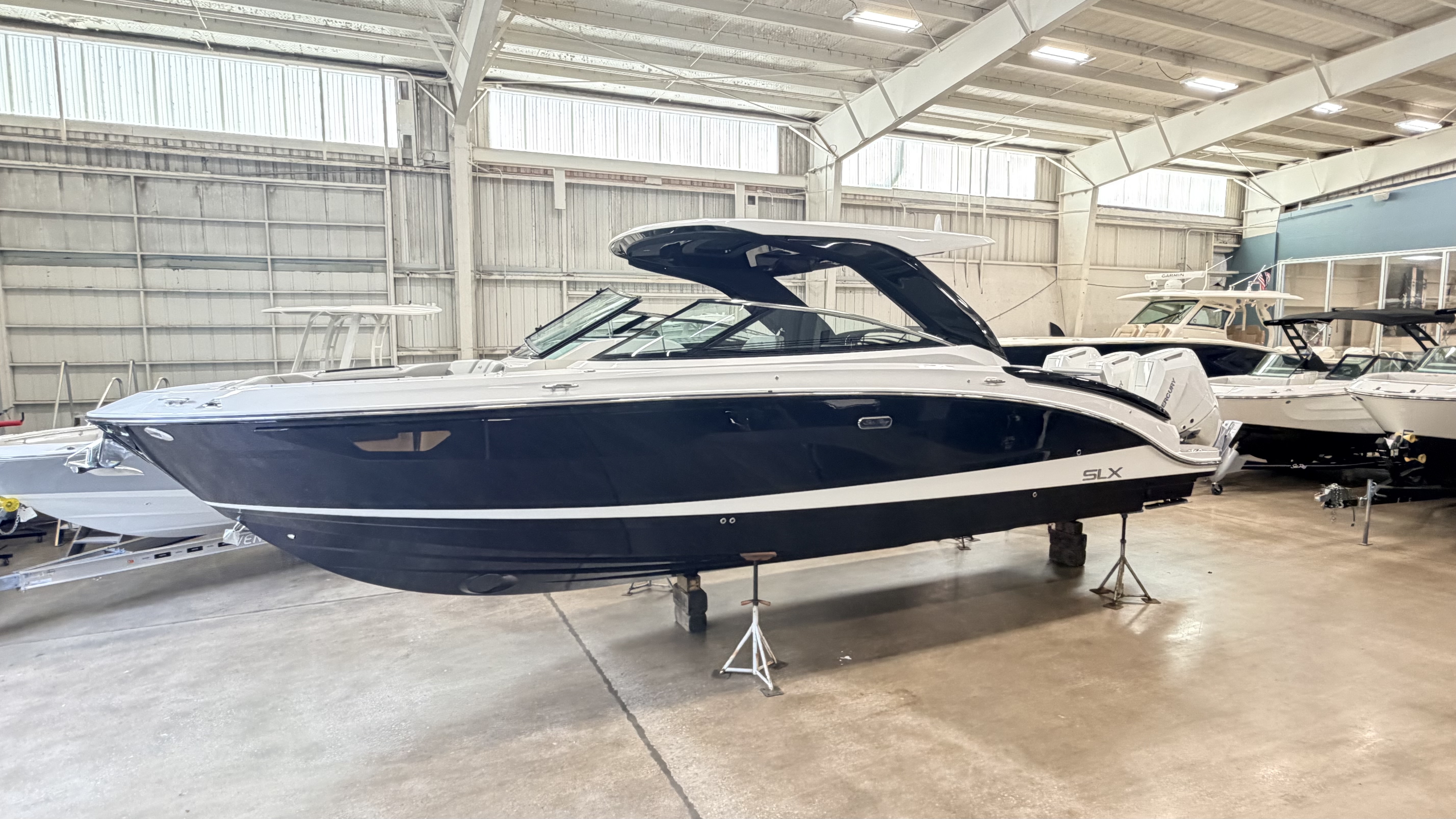 2027 Sea Ray SLX 360 Outboard Bowrider