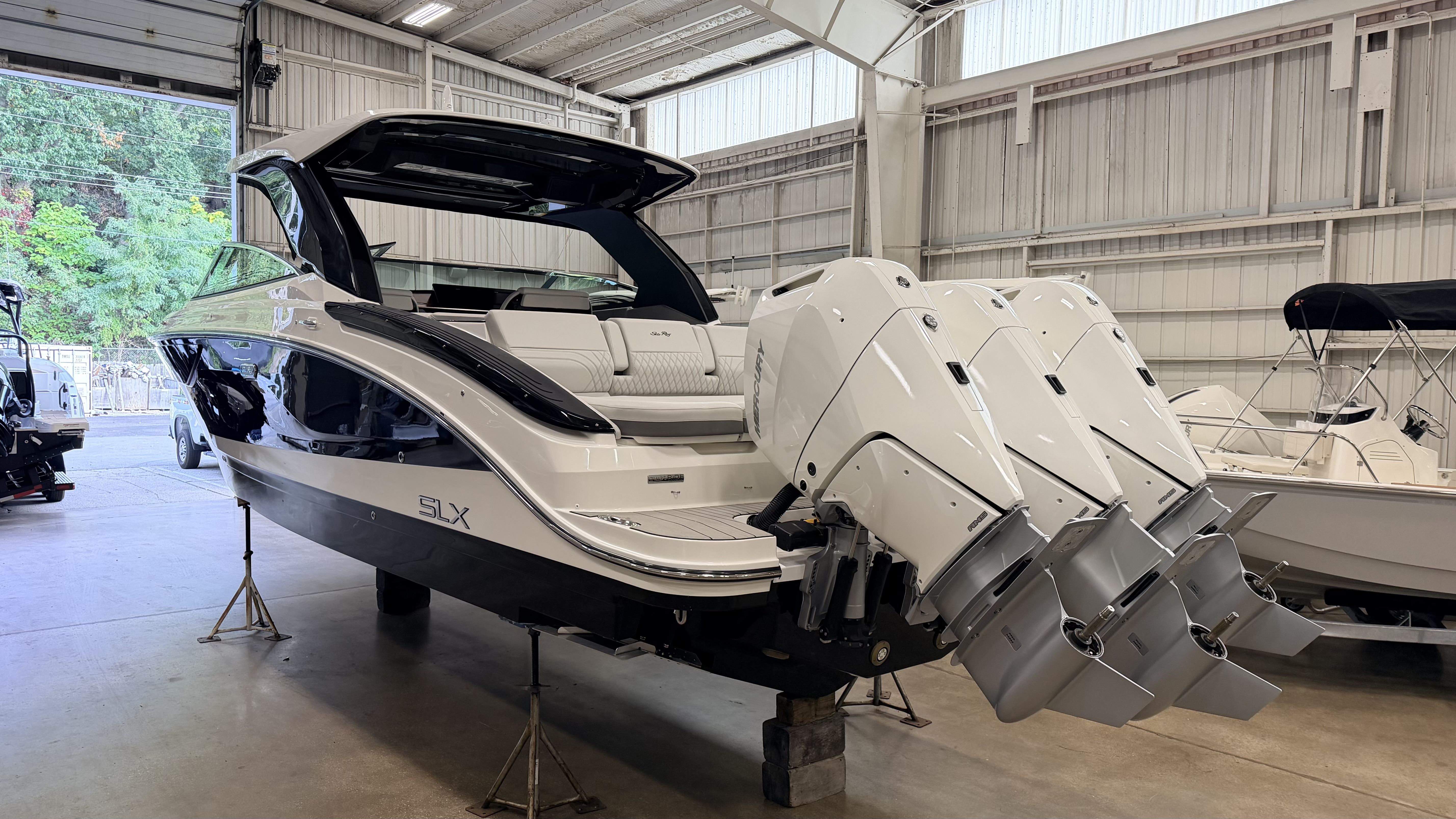 2027 Sea Ray SLX 360 Outboard Bowrider