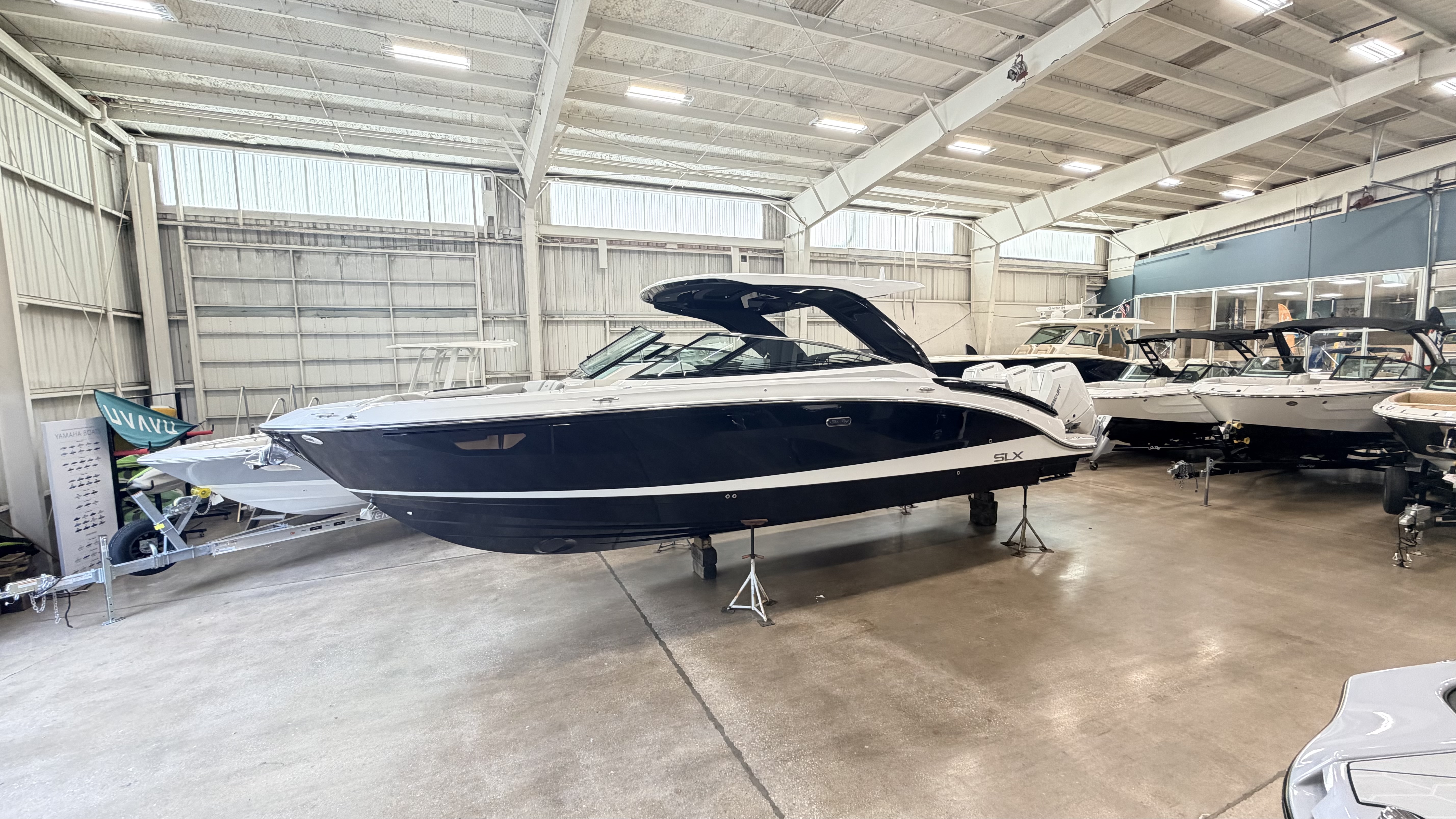2027 Sea Ray SLX 360 Outboard Bowrider