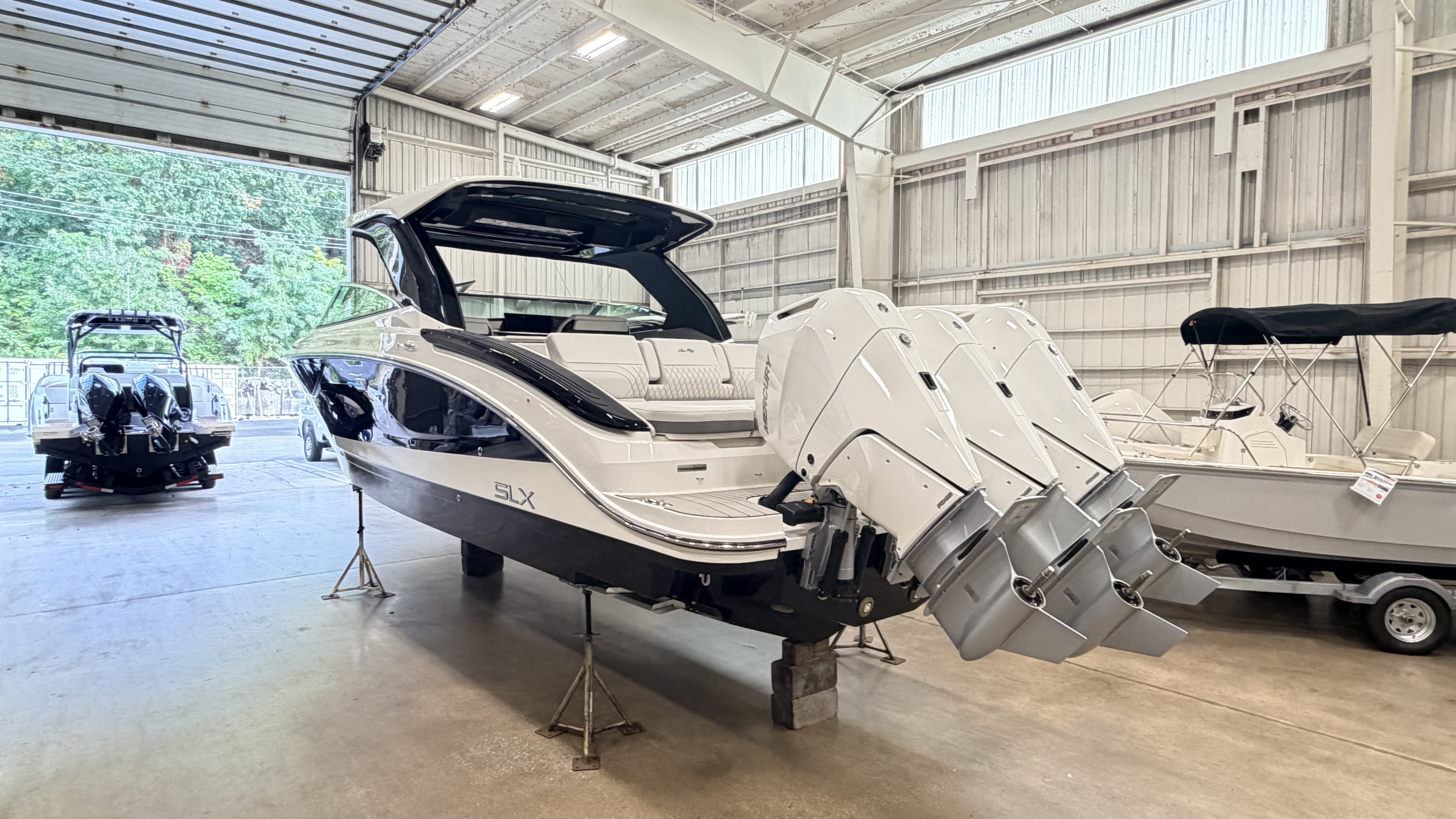 2027 Sea Ray SLX 360 Outboard Bowrider