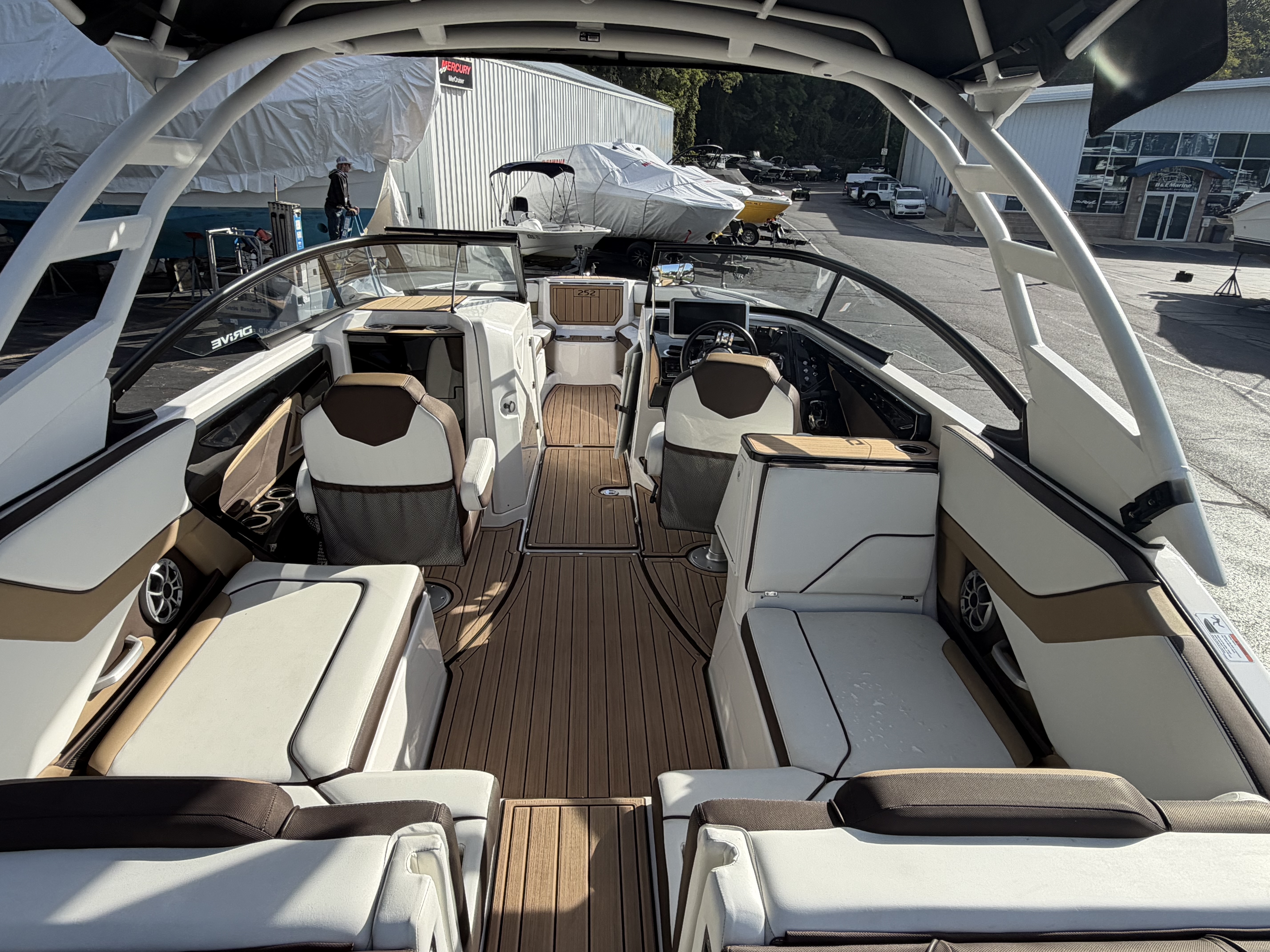 2023 Yamaha Boats 252 SD Jet Boat
