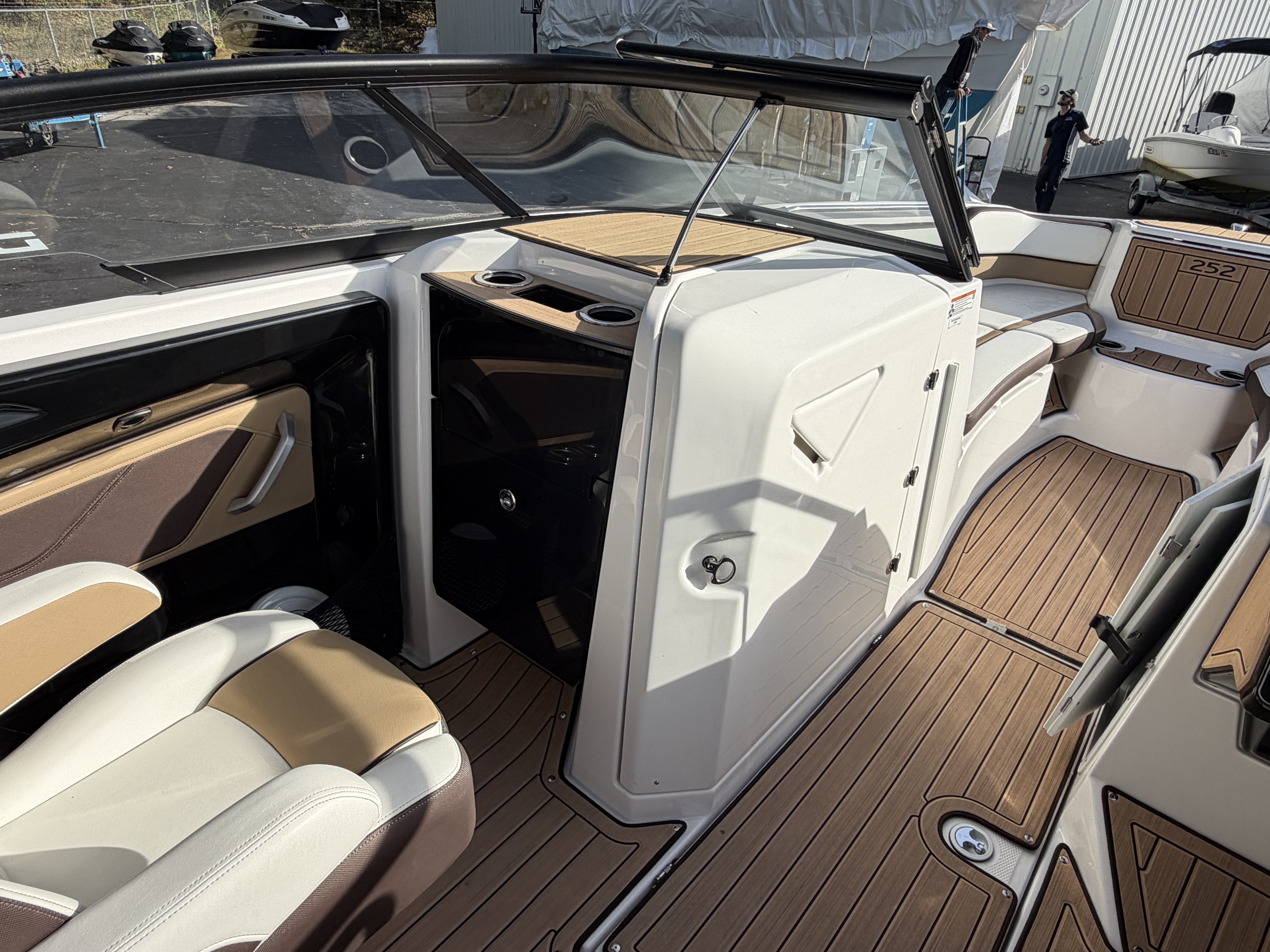 2023 Yamaha Boats 252 SD Jet Boat