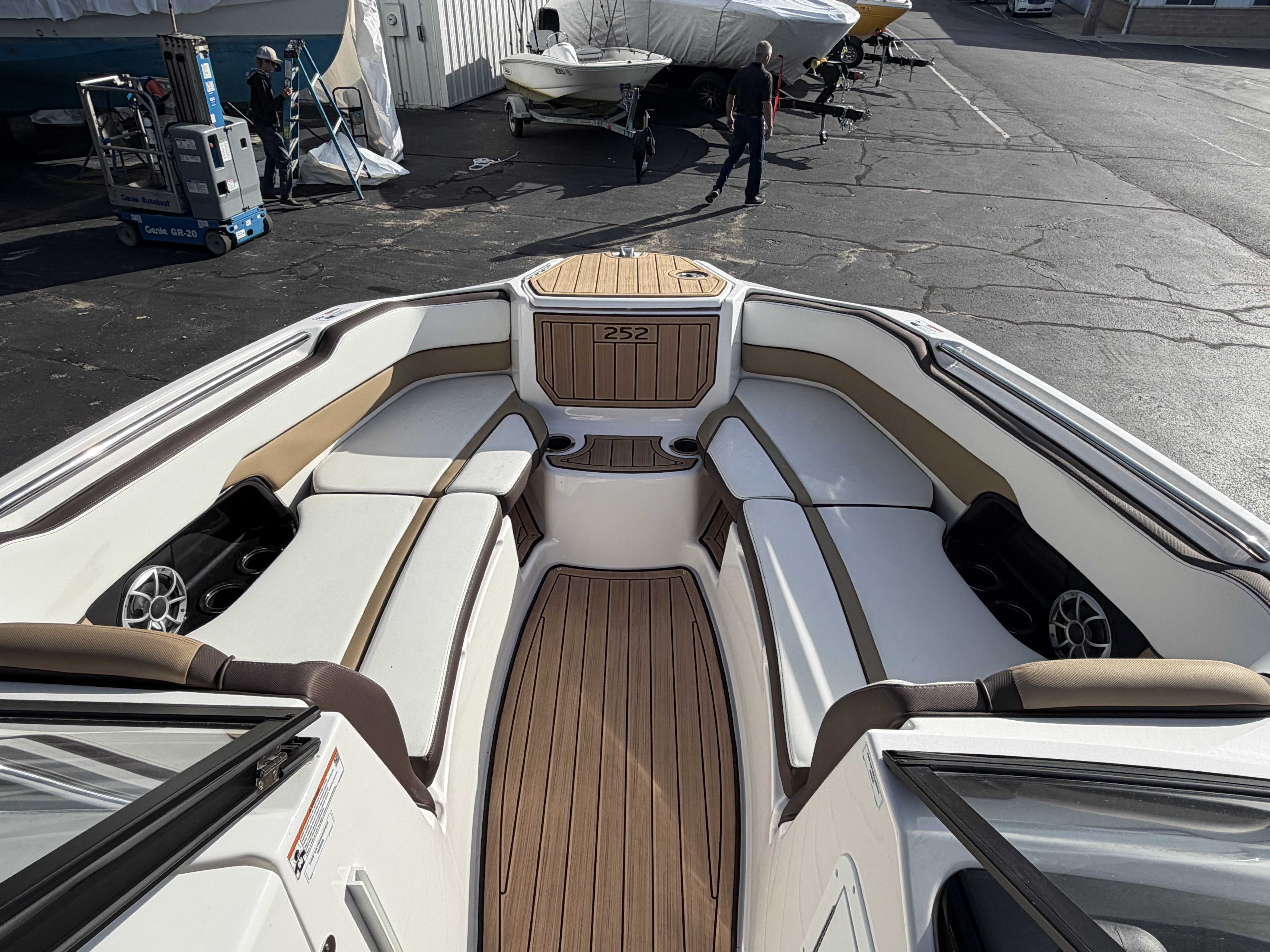 2023 Yamaha Boats 252 SD Jet Boat